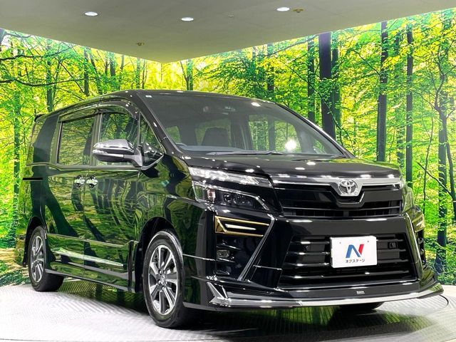 TOYOTA VOXY 2021