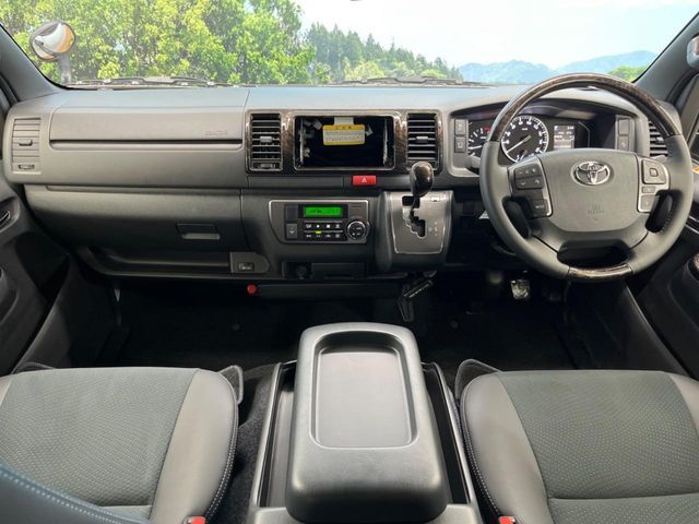 TOYOTA HIACE van 4WD 2025