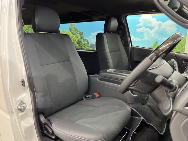 TOYOTA HIACE van 4WD 2025