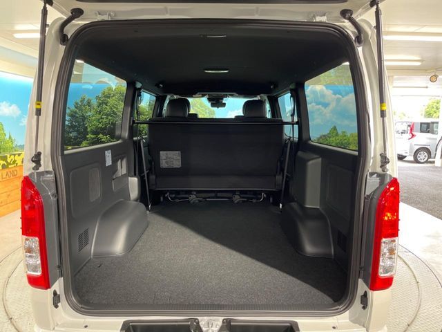 TOYOTA HIACE van 4WD 2025