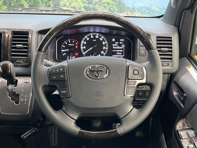 TOYOTA HIACE van 4WD 2025