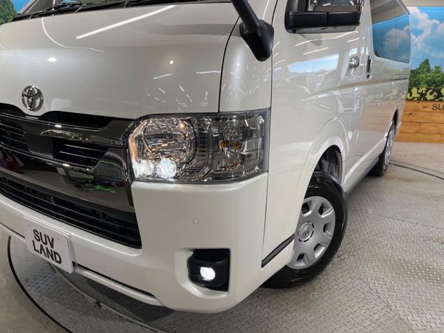 TOYOTA HIACE van 4WD 2025