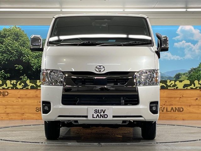 TOYOTA HIACE van 4WD 2025