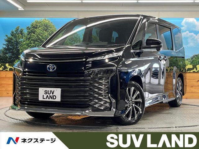 TOYOTA VOXY HYBRID 2023