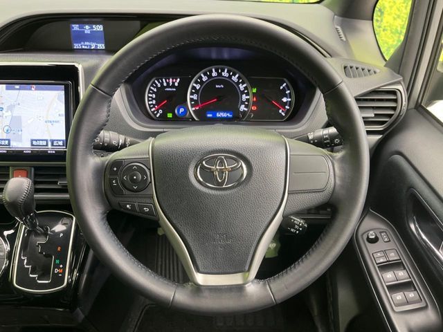 TOYOTA NOAH 2016