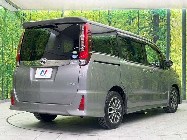 TOYOTA NOAH 2016