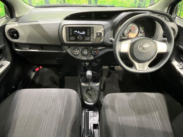 TOYOTA VITZ 2015