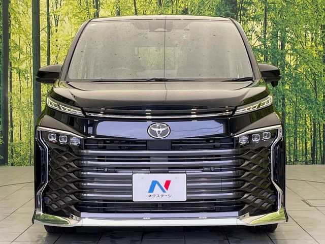 TOYOTA VOXY 2024