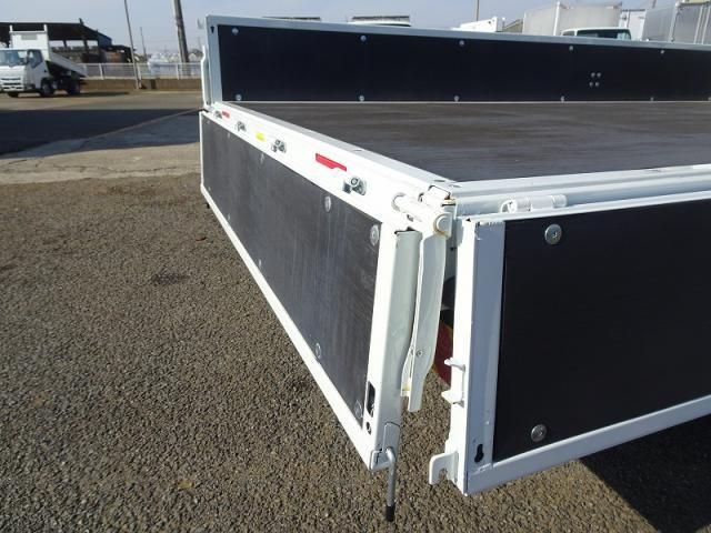 MITSUBISHI CANTER 2024