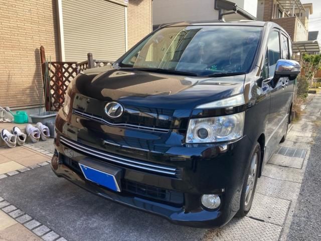TOYOTA VOXY 2010
