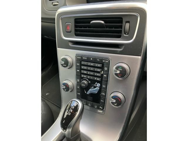 VOLVO VOLVO V60 2016