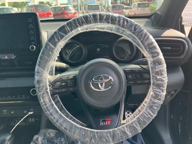 TOYOTA YARIS CROSS HYBRID 2023