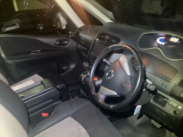 NISSAN SERENA  S-HYBRID 2013