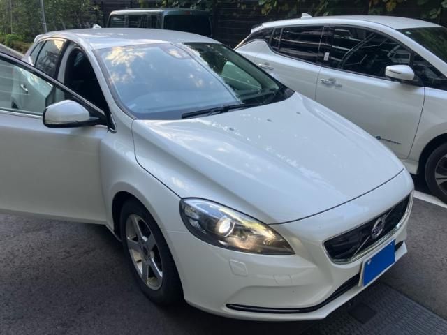 VOLVO VOLVO V40 2015