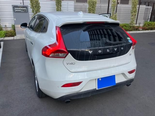 VOLVO VOLVO V40 2015