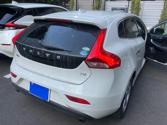 VOLVO VOLVO V40 2015