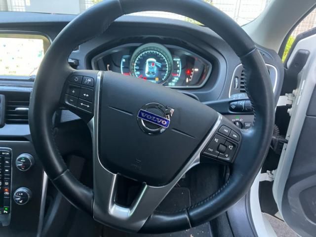 VOLVO VOLVO V40 2015