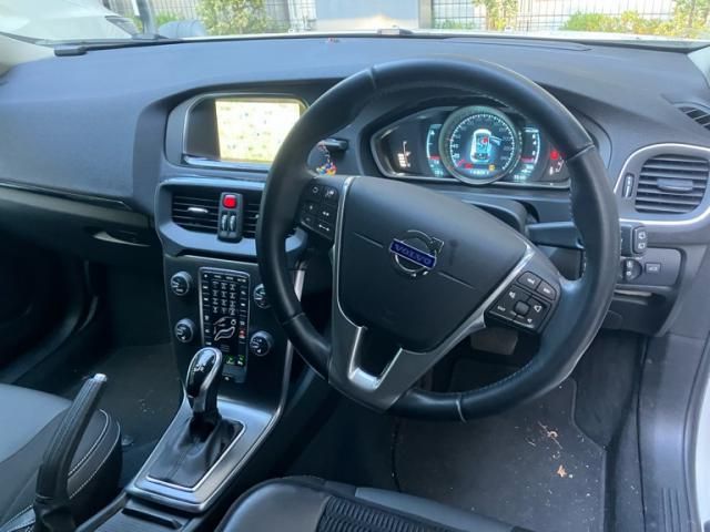 VOLVO VOLVO V40 2015