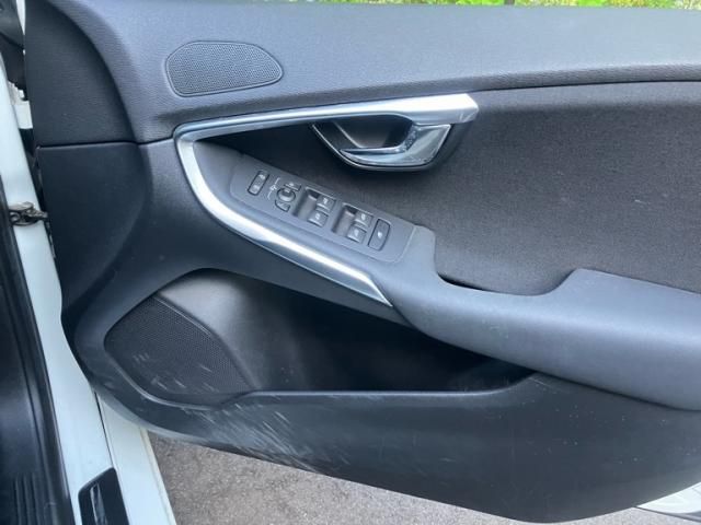 VOLVO VOLVO V40 2015