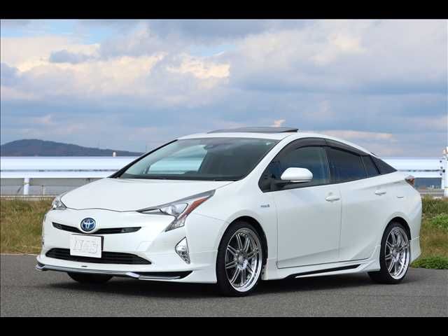 TOYOTA PRIUS 2016