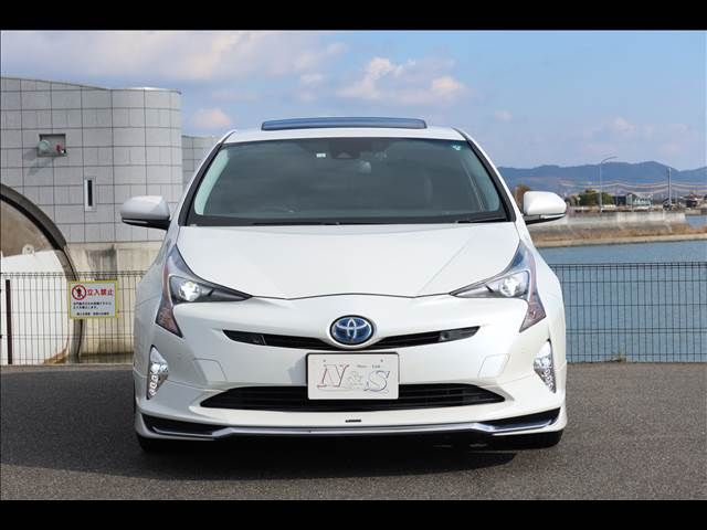 TOYOTA PRIUS 2016