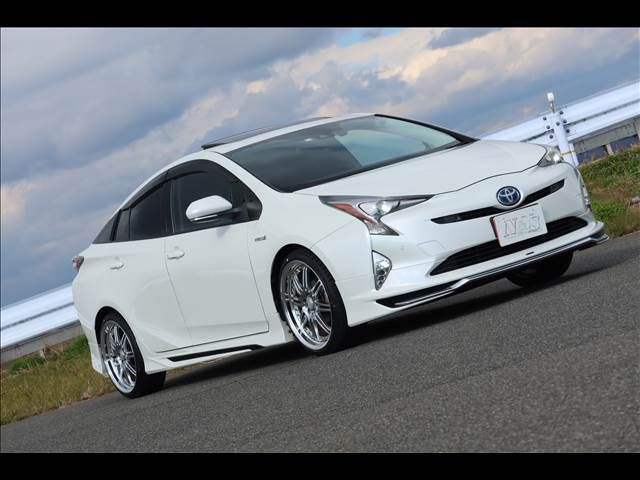 TOYOTA PRIUS 2016