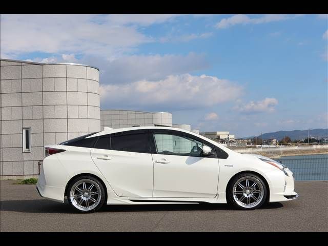 TOYOTA PRIUS 2016