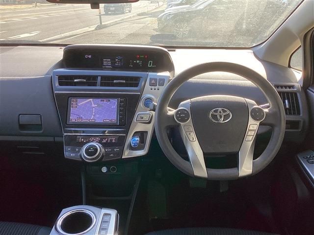 TOYOTA PRIUS Alpha 2015