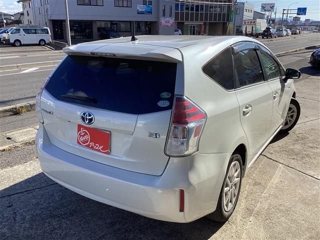 TOYOTA PRIUS Alpha 2015