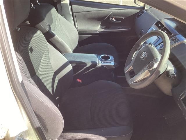 TOYOTA PRIUS Alpha 2015