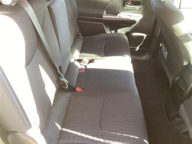 TOYOTA PRIUS Alpha 2015