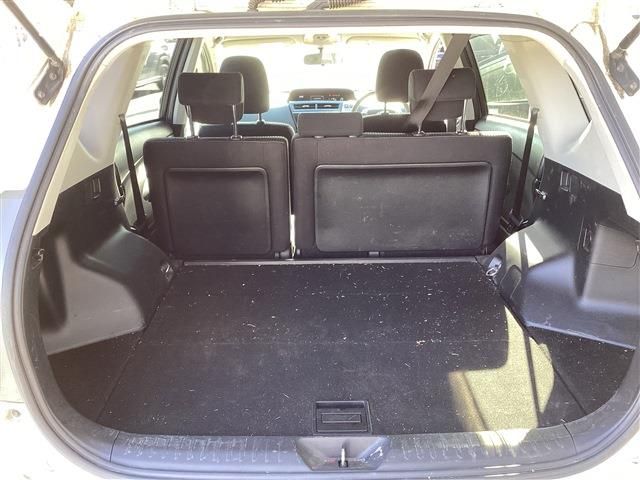 TOYOTA PRIUS Alpha 2015