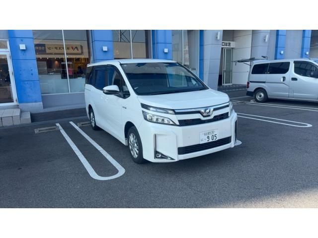TOYOTA VOXY HYBRID 2019