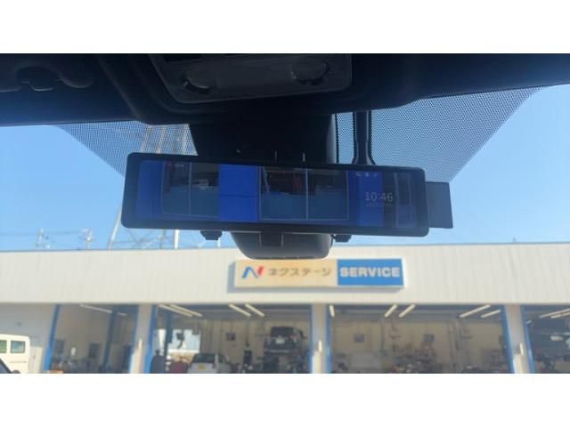 TOYOTA VOXY HYBRID 2019