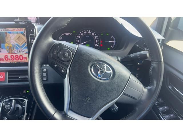 TOYOTA VOXY HYBRID 2019