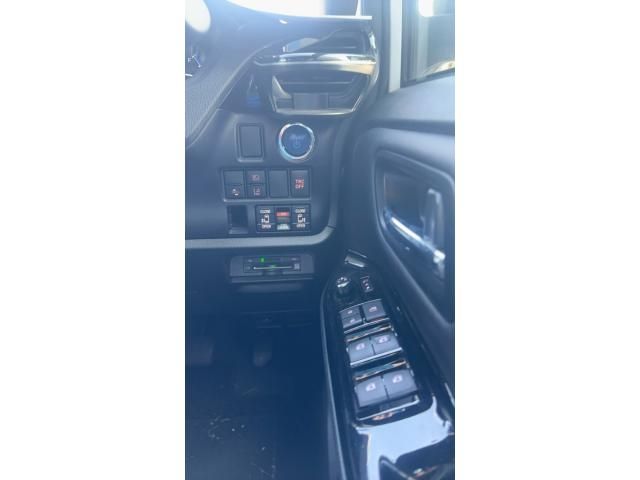 TOYOTA VOXY HYBRID 2019