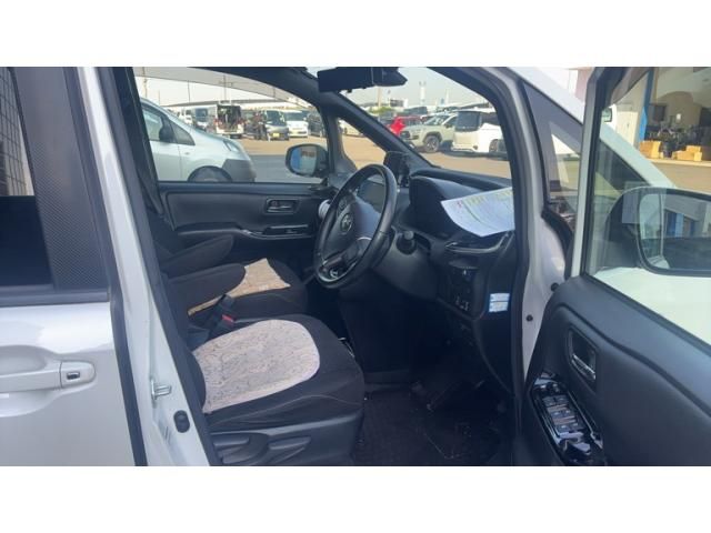 TOYOTA VOXY HYBRID 2019