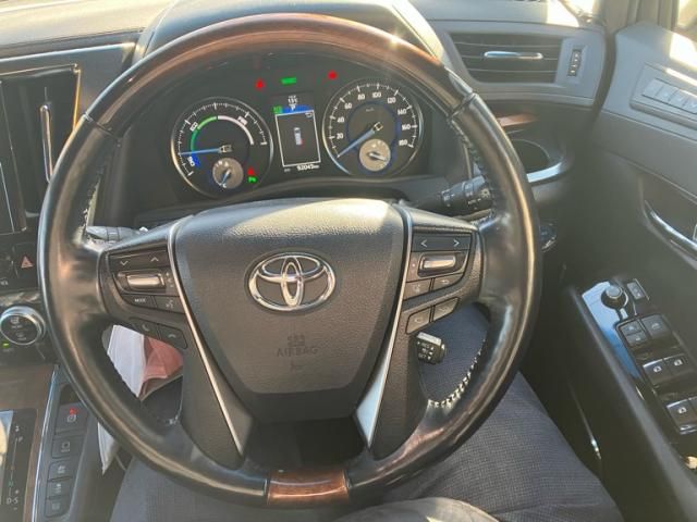 TOYOTA ALPHARD hybrid 4WD 2017