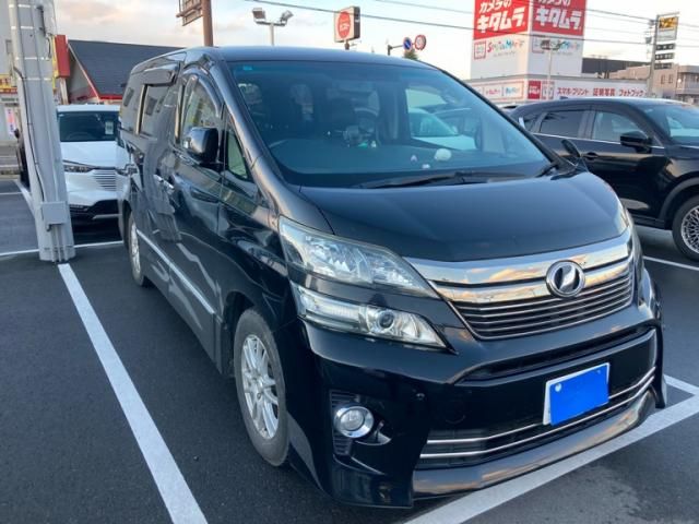 TOYOTA VELLFIRE 2013