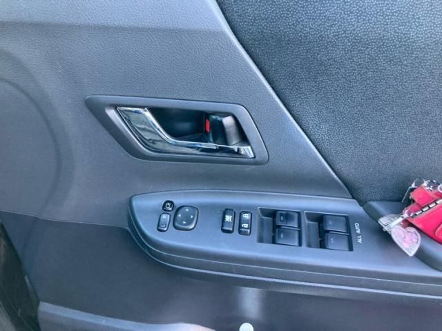 TOYOTA VELLFIRE 2013