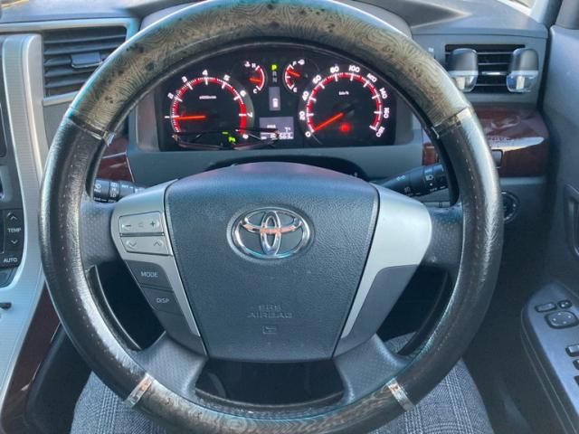 TOYOTA VELLFIRE 2013