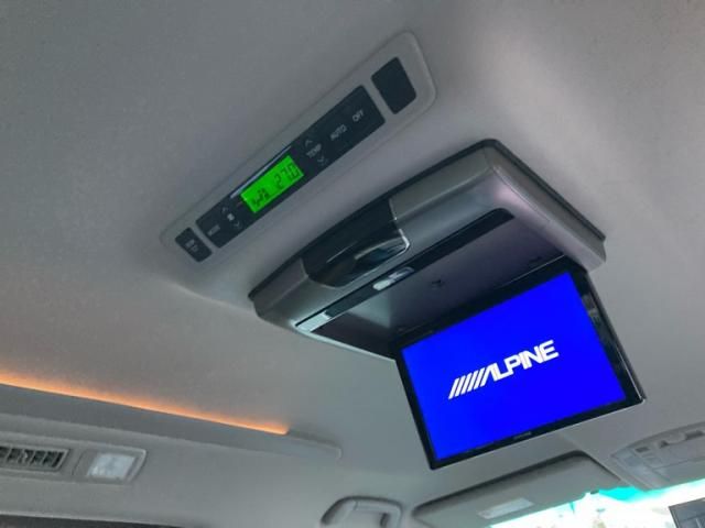 TOYOTA VELLFIRE 2013