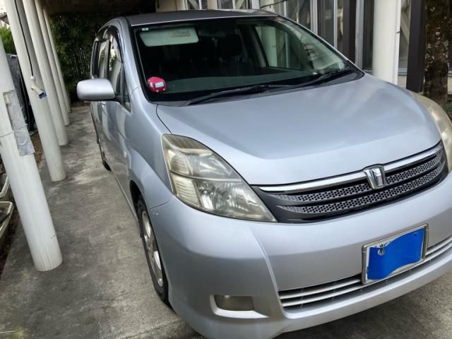 TOYOTA Isis 2006