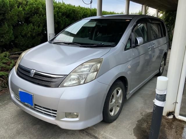TOYOTA Isis 2006