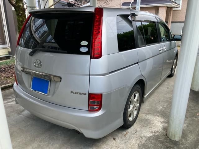 TOYOTA Isis 2006