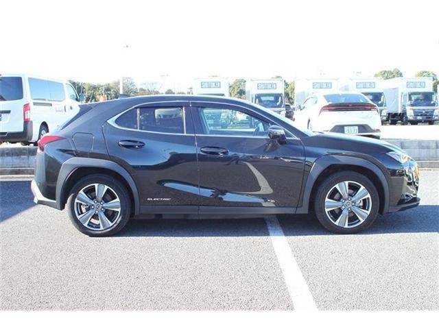 TOYOTA LEXUS UX300e 2022