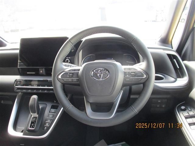 TOYOTA NOAH HYBRID 2025