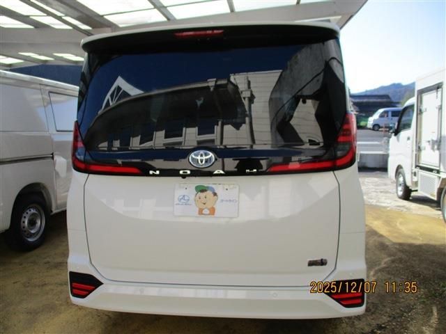 TOYOTA NOAH HYBRID 2025