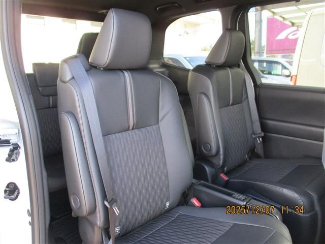 TOYOTA NOAH HYBRID 2025