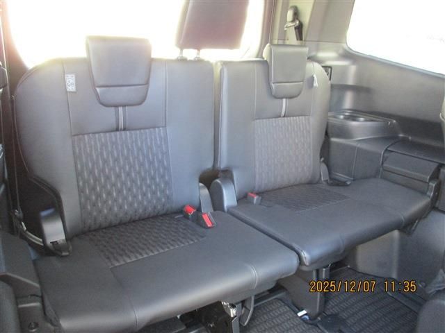 TOYOTA NOAH HYBRID 2025